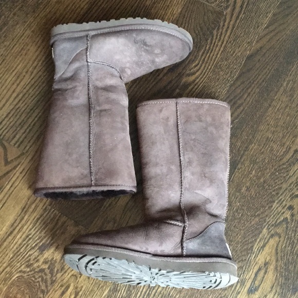 Ugg Classics - Picture 3 of 5